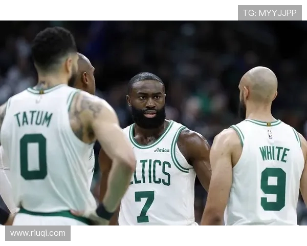 艾顿谈球队磨合全员合体仅两战期待赛季爆发冲击季后赛目标明确 艾顿谈球队磨合全员合体仅两战期待赛季爆发冲击季后赛目标明确